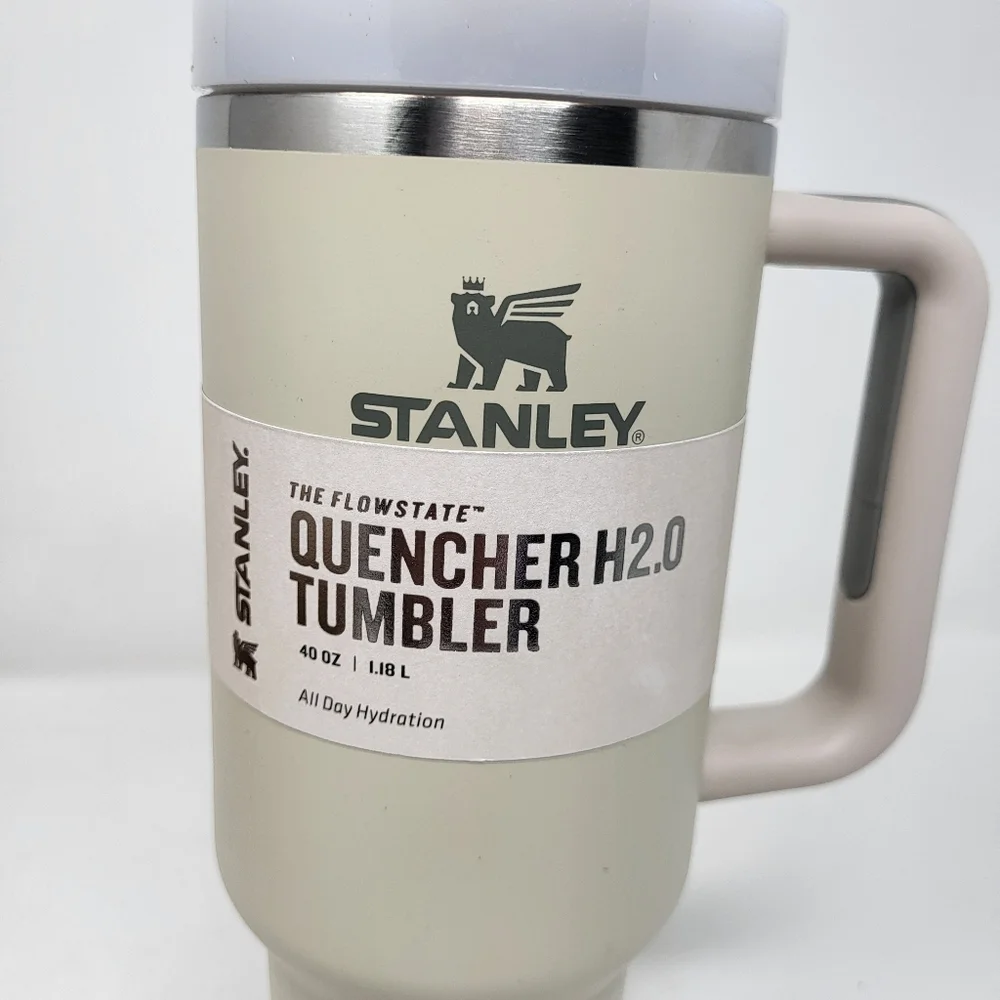 Stanley "The Quencher" H2.0 FlowState Tumbler Dune Soft Matte 40 Oz New‎ - Picture 2 of 8